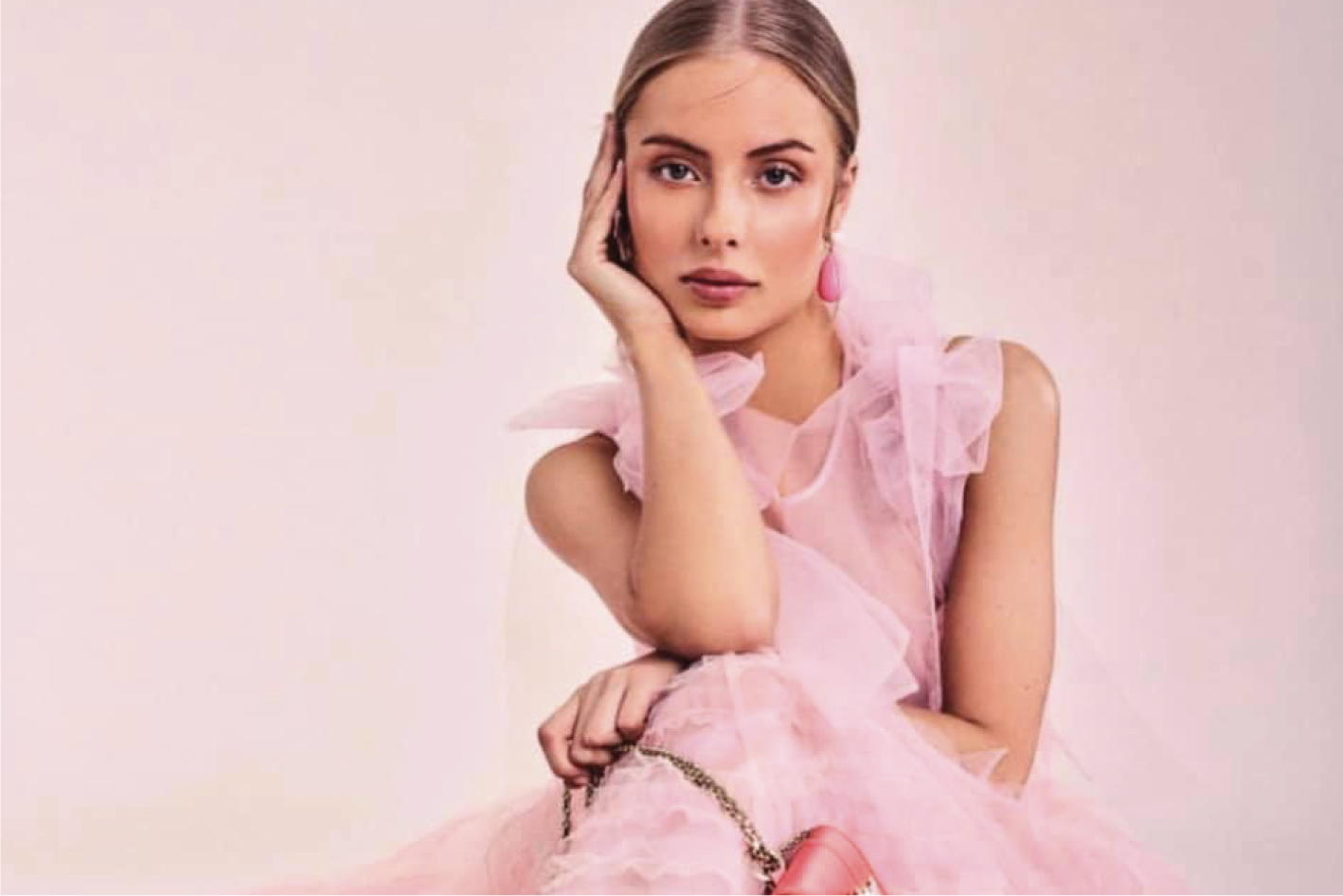 HELLO ! Fashion Monthly